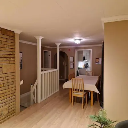 Hotel Pen Og Stor Enebolig I